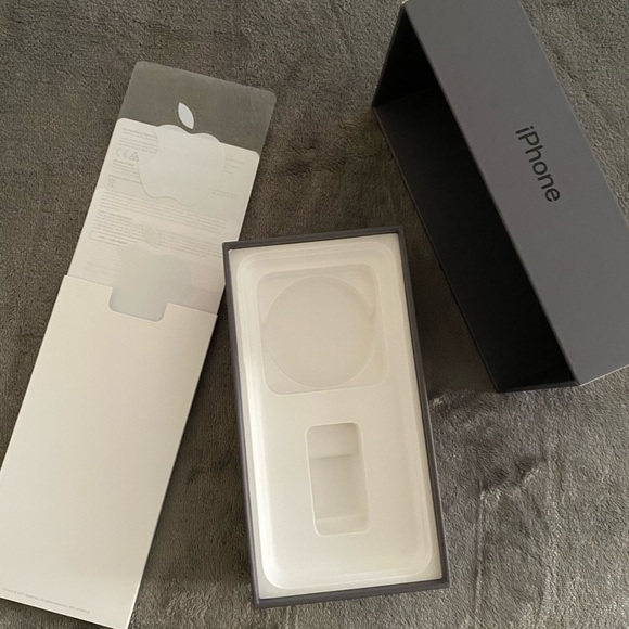 Box iPhone - Picture 1 of 2